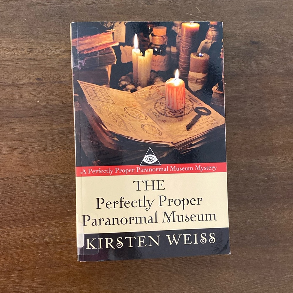 The Perfectly Proper Paranormal Museum (Mystery) Large Print by Kirsten Weiss
